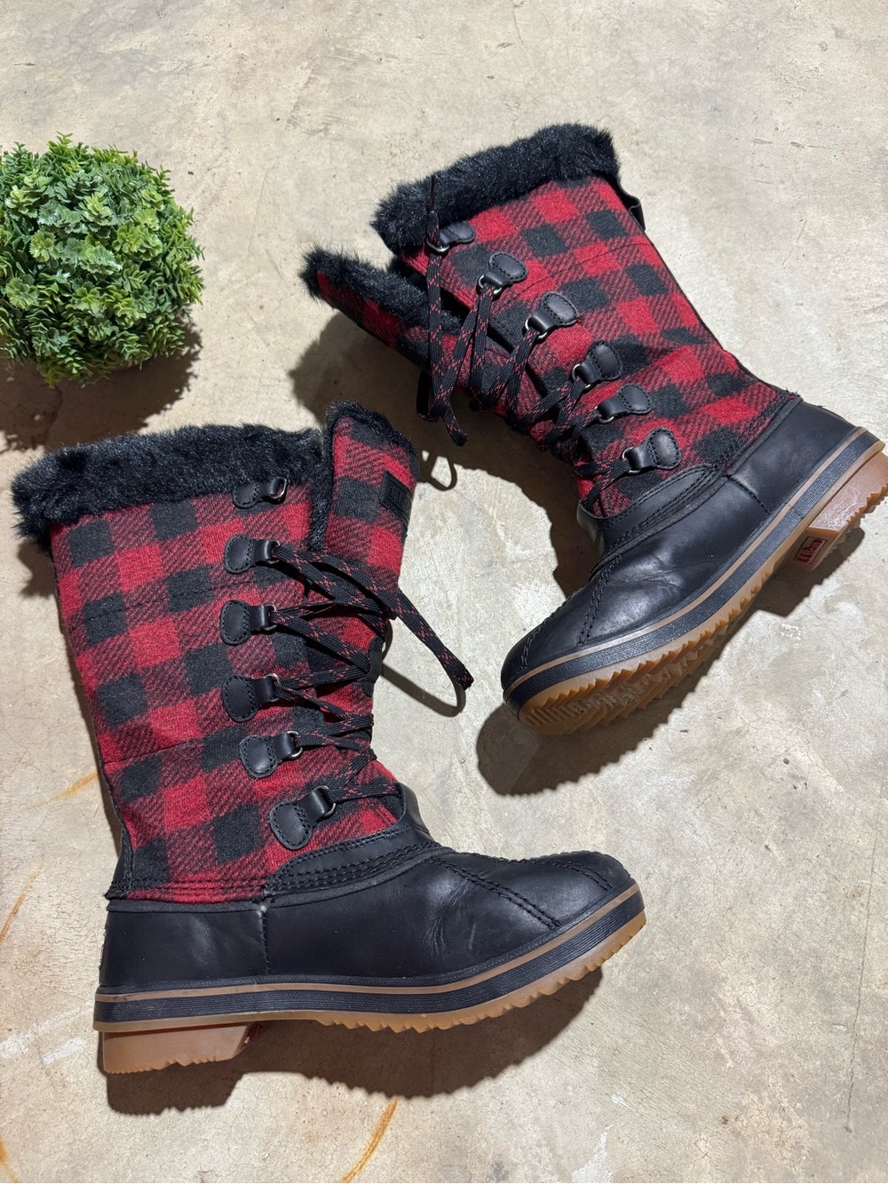LL Bean Rangely Winter Snow Boots Women Size 7 Red Black Buffalo Check Faux Fur